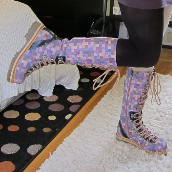 The Art Company Alpine Pixel Boots 👢🎨 - Picture 1 of 13